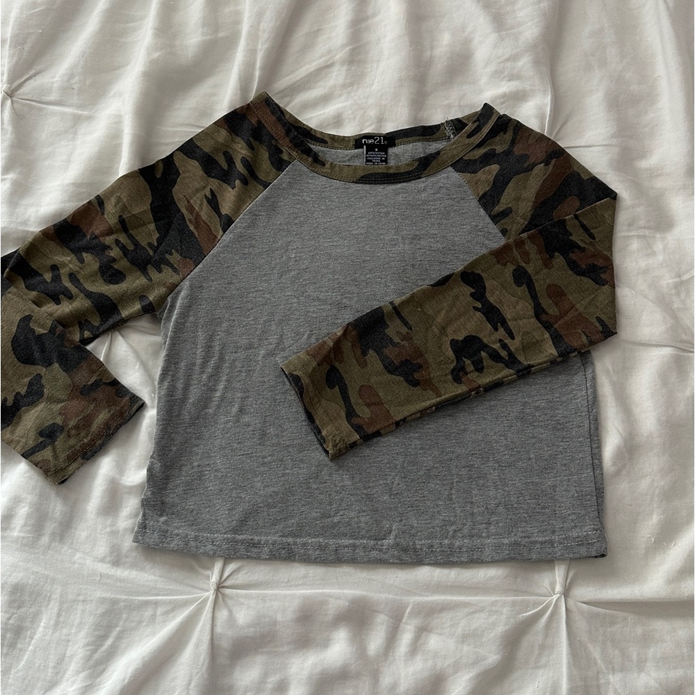 grey camo sleeve top